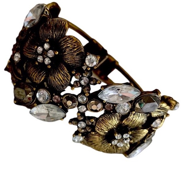 Elegant Antiqued Gold & Rhinestone Floral Clasp Bracelet Women’s Jewelry - Picture 5 of 11